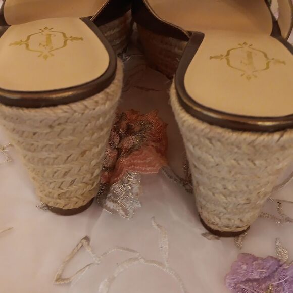 Footcandy Gold Wedge Sandals with Cross-Strap Design And Rope Sole.Beachy. - Picture 5 of 10